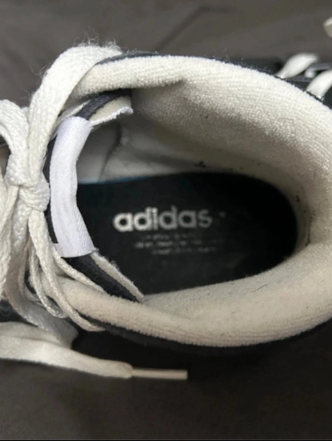 Svarta adidas sneakers i mocka - 3