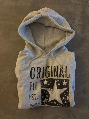 Scndi Hoodie - Säljer denna extremt snygga hoodie ifrån Scndi | Hoodien är i väldigt fint skick, använd ett fåtal gånger | Hör av dig vid eventuella funderingar eller frågor📩