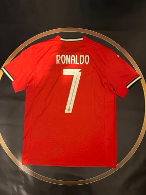 Portugal Ronaldo #7   - Helt ny, tagen kvar. Finns i S M L
