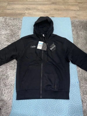 AIK smokinglirare 2025 Edition - Helt ny hoodie, för stor för mig