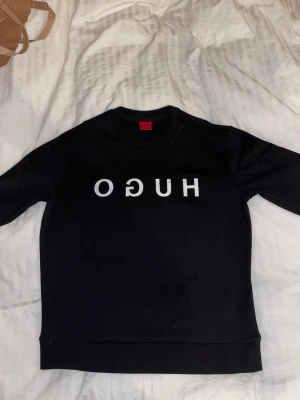 Hugo Boss tröja (dam) - Hugo tröja (dam) i storlek XS. Nyskick.