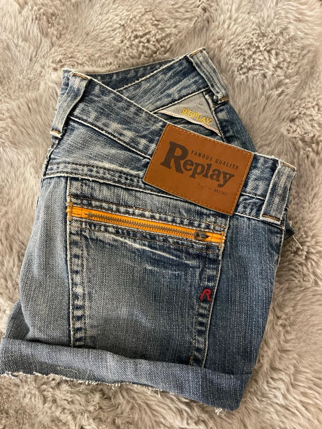 Blå jeansshorts från Replay - 1