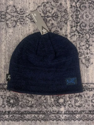 Arc'teryx mössa - Säljer min arc'teryx mössa, skriv vid frågor, priset är förhandlingsbart vid snabb affär och kan skicka direkt efter köpet😃Passar både män och kvinnor ☺