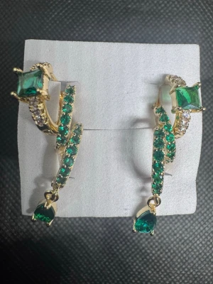 Rostfritt örhängen tre olika - Helt ny