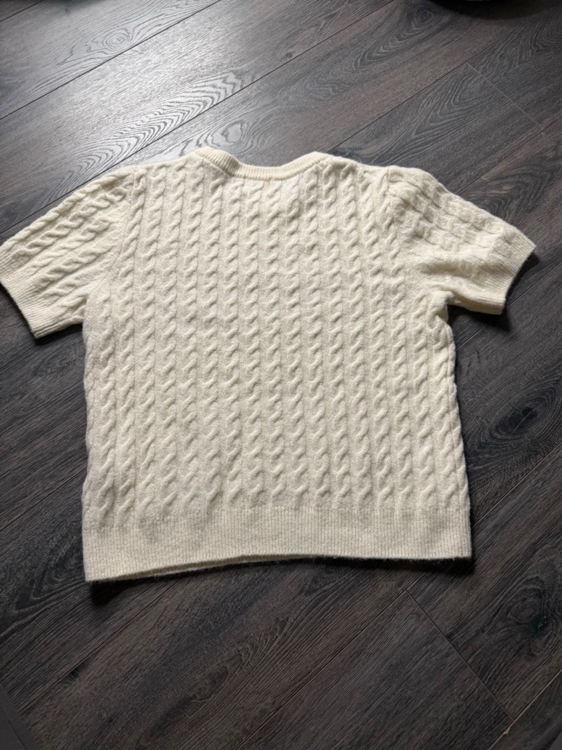 Vit kabelstickad kortärmad tröja - 1