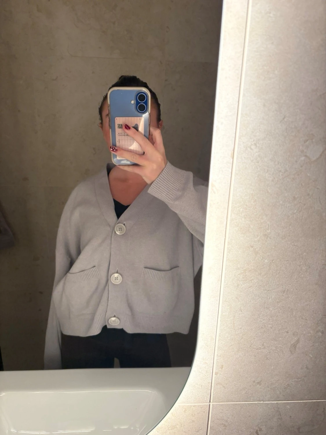 Ljusgrå oversized kofta med stora knappar - 2