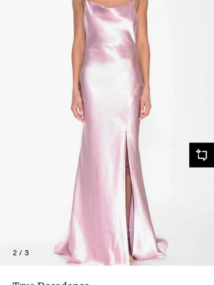 Balklänning  - Satin klänning som jag hade på balen i storlek S 💕