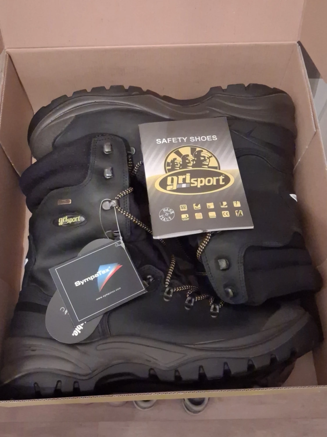 Svarta kängor från Grisport