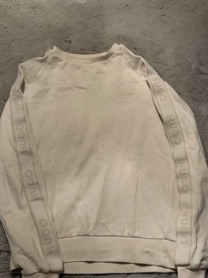 Hugo tröja  - Hej jag säljer denna nya Hugo tröja. Storlek s