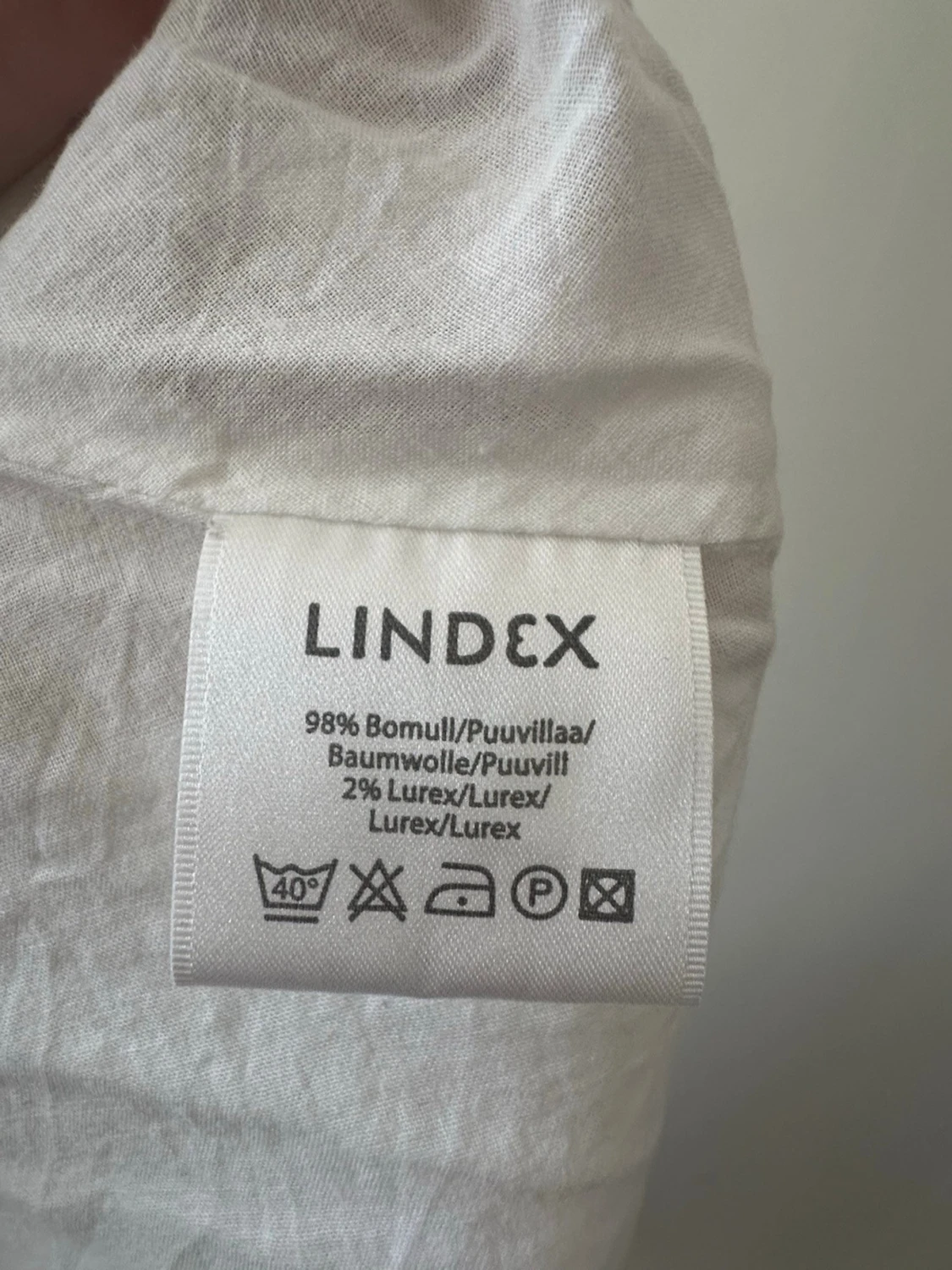 Randig sommarklänning med smala axelband - 6