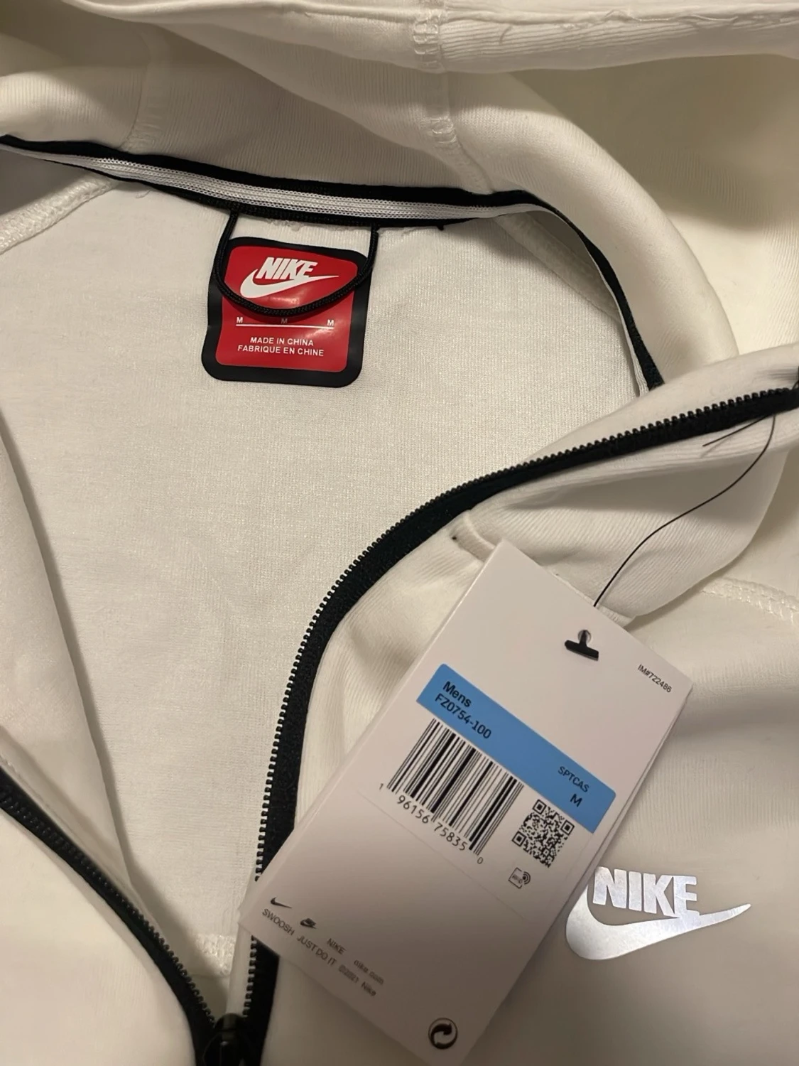 Vit Nike hoodie med reflexdetaljer - 3