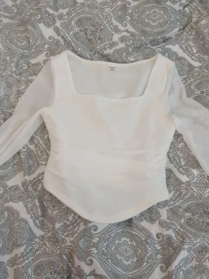 Vit mesh tröja  - Vit mesh, storlek 10-11 från shein