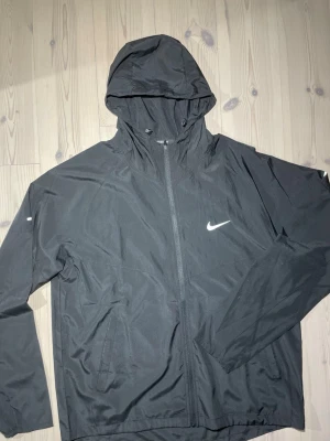 Nike running - Nike running windbreaker | Storlek S | Mycket bra skick, andvänd ett par gånger | Skriv till mig vid frågor‼️🤝