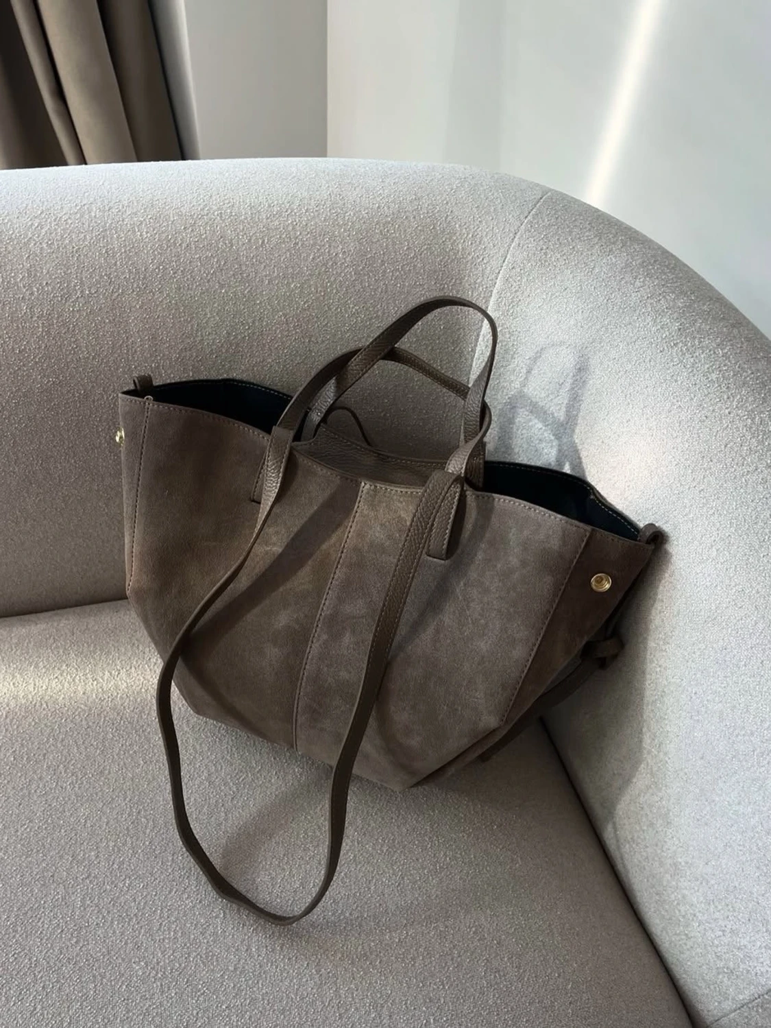 Crafted from premium 100% genuine Italian suede and leather đźđč