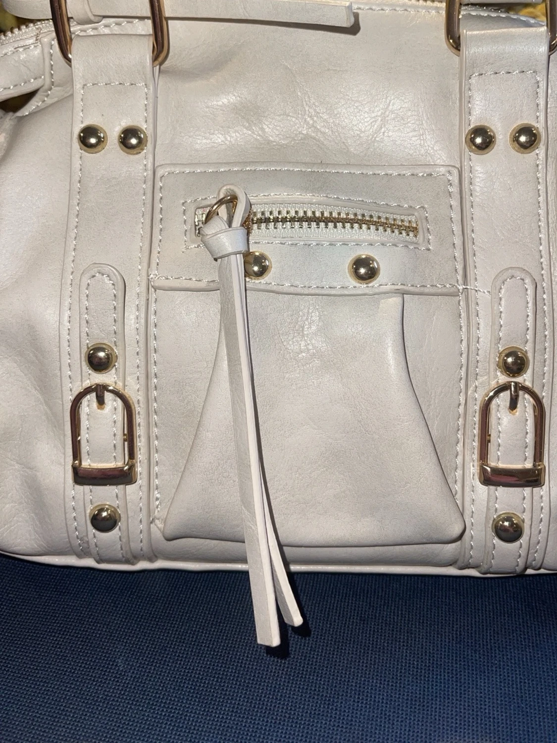Vit handväska med gulddetaljer - 3