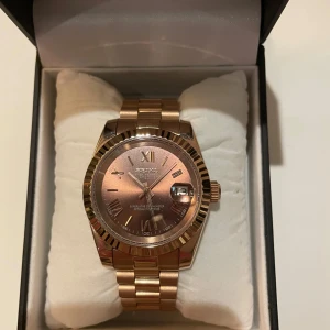 Rose gold seiko mod wrist watch - Brand new and in great condition. Size is adjustable and comes with extra links. Case size: 39mm, Case thickness: 12mm, Case glass :Sapphire glass, Lug width: 20mm 