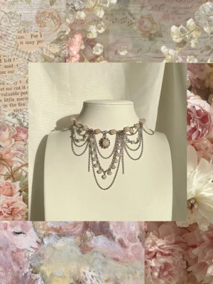 Handgjort halsband  - Ett halsband med ljusblåa och ljusrosa pärlor, rostfritt stål och lite magi ✨