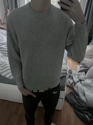 Stickad tröja från Zara - Stilren stickad grå tröja Från Zara | Storlek M | Mycket bra skick✅|