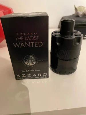 Azzaro the most wanted intense 100ml - Säljer denna Azzaro The Most Wanted intense 100ml som är perfekt till vintern. Över 95ml kvar, box finns. Hör av er vid frågor.
