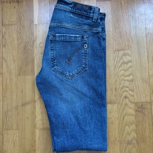 Dondup George - Dondup George jeans - Storlek 30 Längd:103cm/midja:39cm - Hör av dig vid minsta fundering// Luxeriet