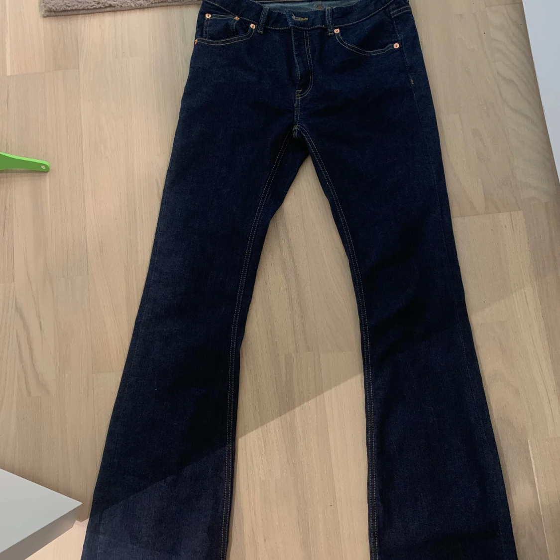 Mörkblå bootcut jeans