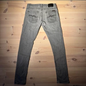 Nudie Jeans Tight Terry - Nudie jeans (Tight Terry) | Storlek: W32 L32 | Skick: 9/10, inga tydliga deffekter| Hör gärna av er vid frågor och funderingar! Pris går att diskutera vid smidig affär🤗