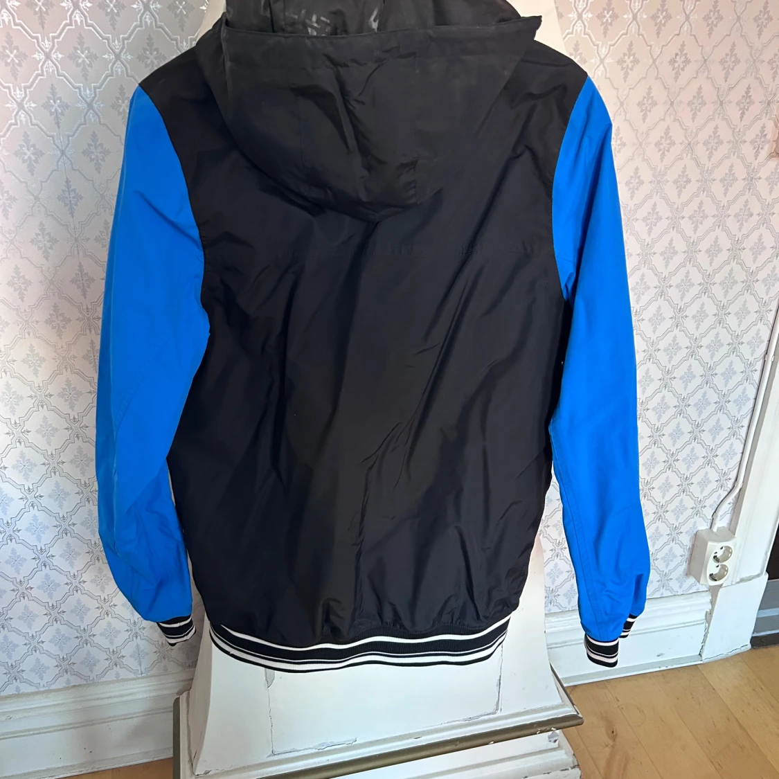 Svart och blå vindjacka 8848 Altitude - 4
