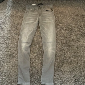 Replay Anbass grå skinny jeans - Replay anbass gråa, storlek 30, skick 9/10