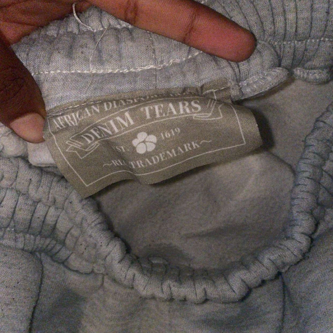 Grå hoodie från Denim Tears med blommor - 3