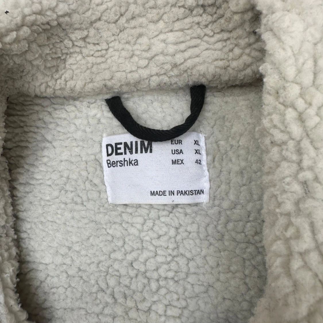 Svart jeansjacka med teddyfoder  - 3