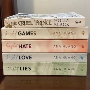 Twisted Love & The cruel Prince - Alla böcker är i bra skick.