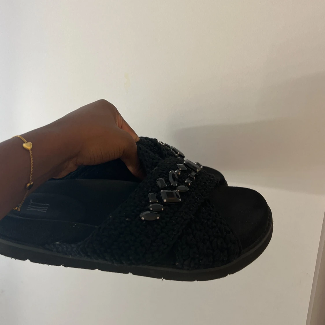 Svarta sandaler med pärldetaljer - 2