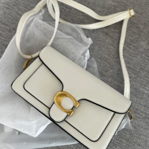 Helt ny vit väska - Helt ny