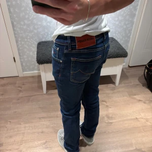Jacob Cohën jeans - Extremt snygga jeans från Jacob Cohën. Väldigt sköna och med stretchigt tyg. Storlek 31/32. Mycket bra skick.
