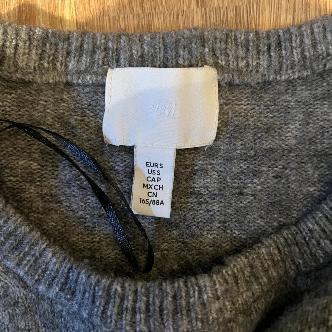 Grå stickad tröja från H&M - 1