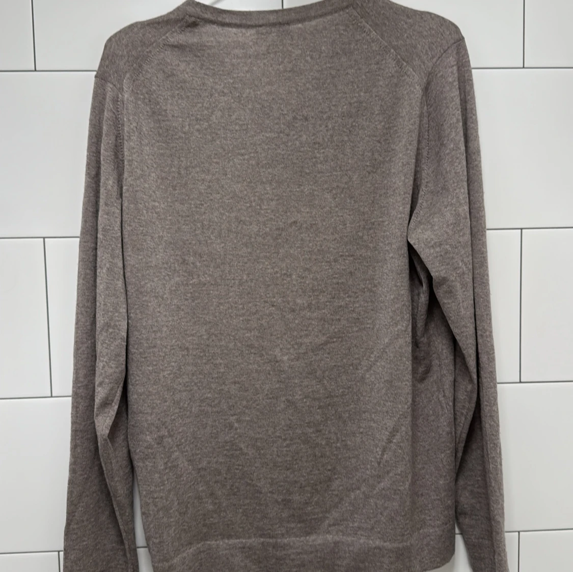 Brun v-ringad tröja från Stenströms - 1