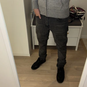 Nudie Jeans Lean Dean  - Skit feta Nudie Jeans just denna färg och modell och färg är populär därav priset inga defekter finns. (Fri frakt)