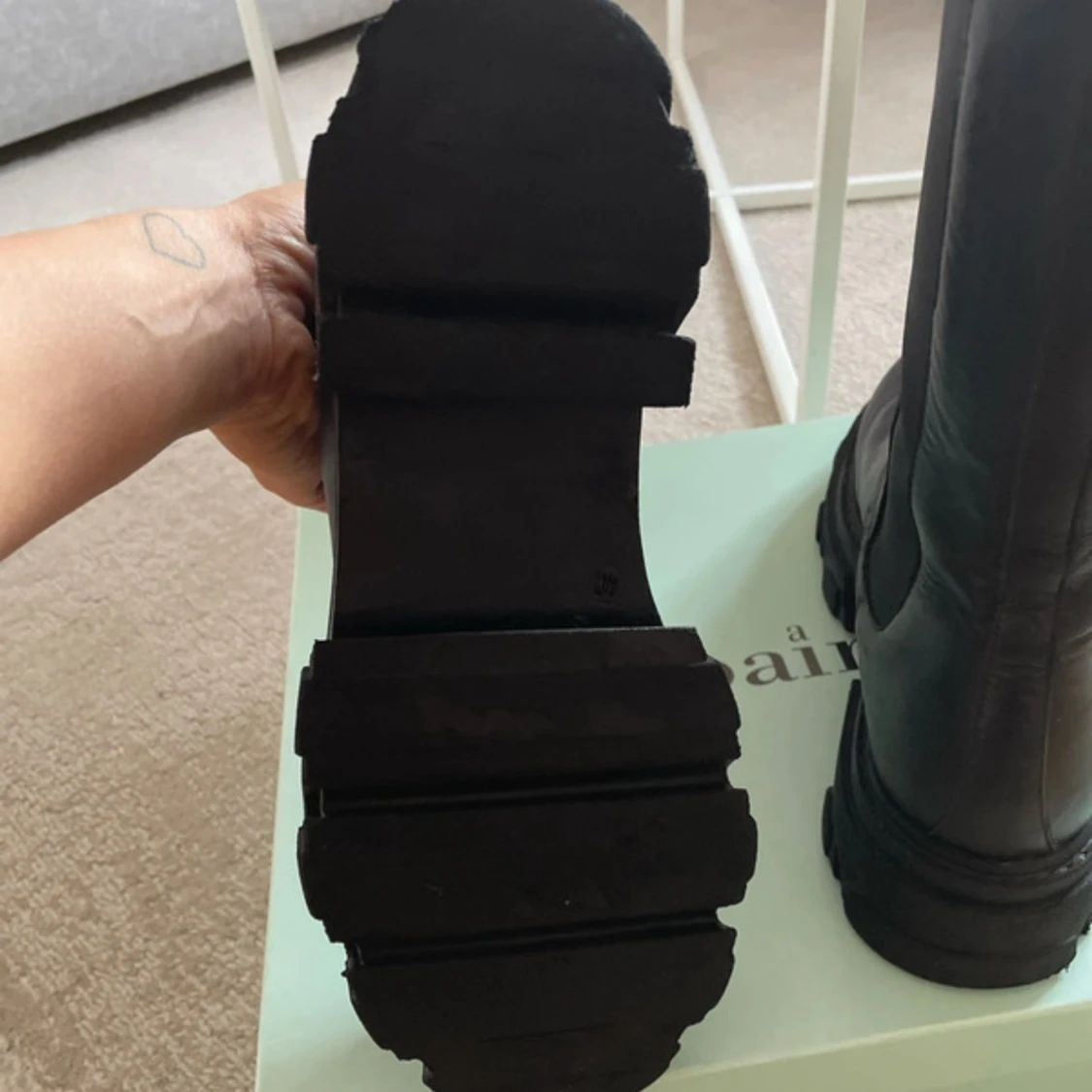 Chunky svarta chelsea boots i skinn - 4