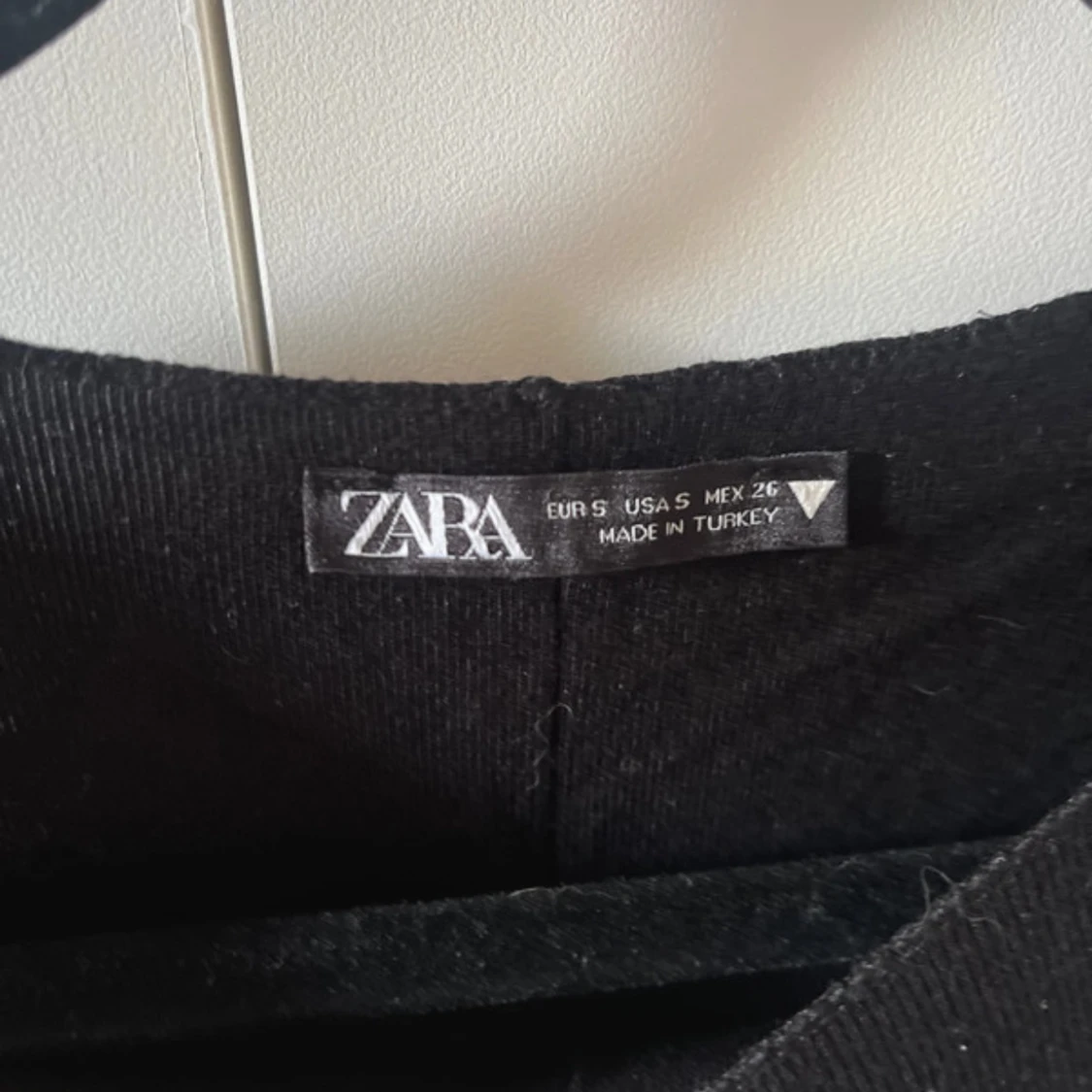 Svart croppad långärmad topp Zara - 2