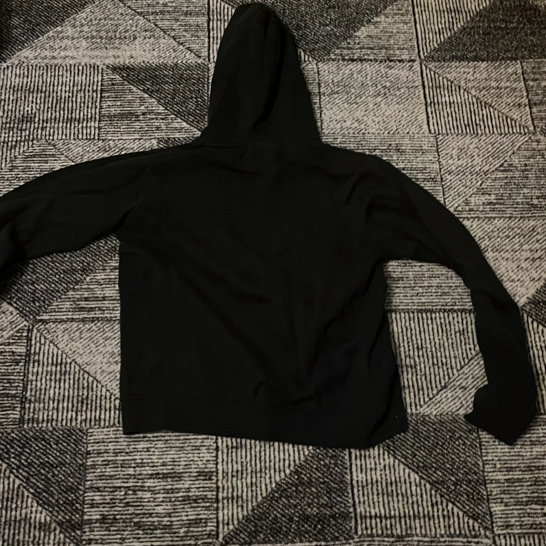 Svart hoodie från Biltema i storlek L barn - 1