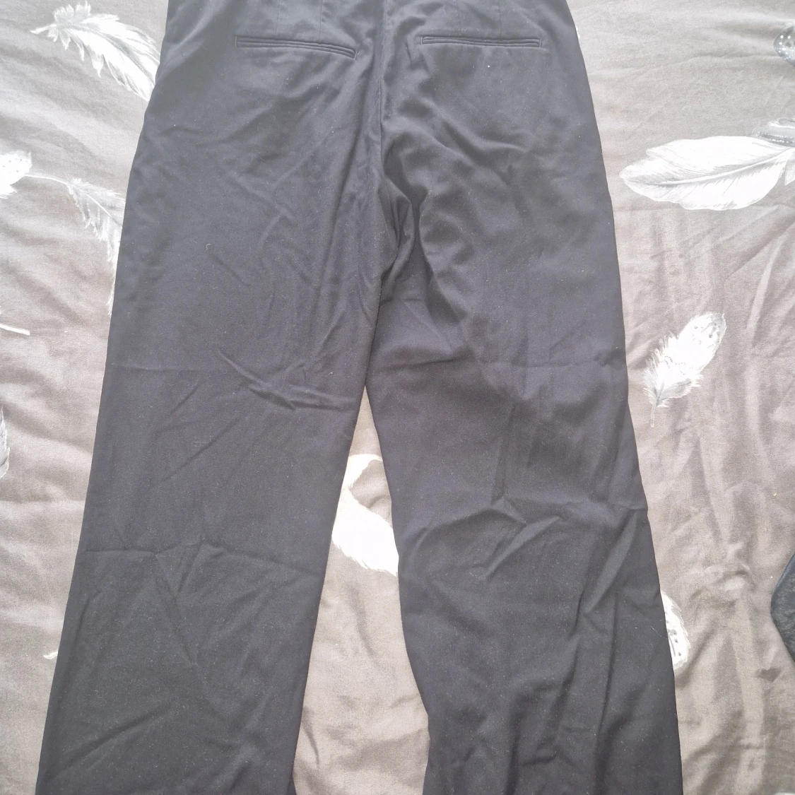 Svarta kostymbyxor med raka ben