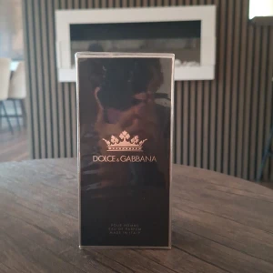 Dolce & Gabbana Pour Homme EdP - Stilren herrparfym från Dolce & Gabbana. Eau de Parfum, 50 ml. Tillverkad i Italien. Perfekt för dig som vill ha en exklusiv känsla i vardagen.
