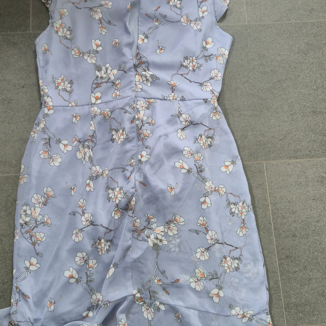 Ljusblå blommig klänning från NLY Trend - 3