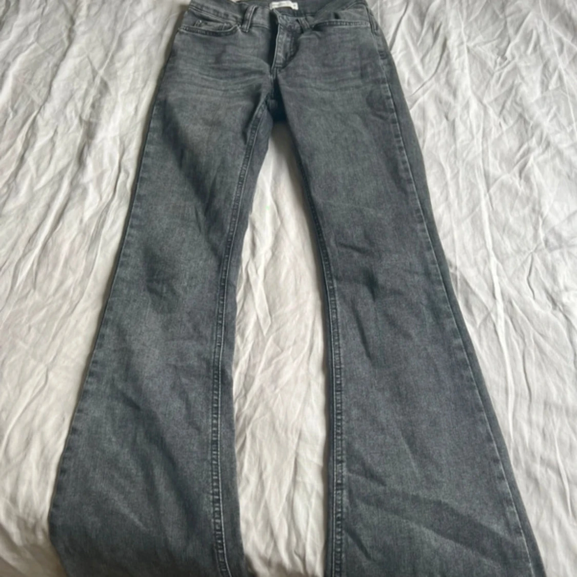 Grå bootcut jeans från Perfect Jeans