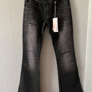 Snygga Jeans - Hej! Säljer nu dessa sprillans nya jeansen från Gina Tricot i storlek 170(motsvarar ungefär S), säljer du de är för långa (skulle säga att de passar någon som är 170cm+ för de var alldeles för långa på mig som är 163cm. Hör av er vid frågor eller funderingar!🤗