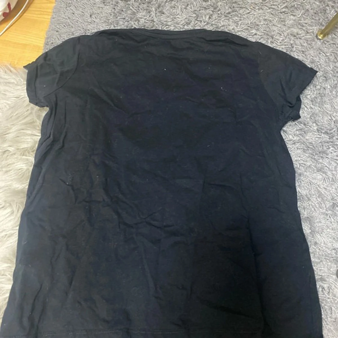 Svart t-shirt med nalletryck från B Sister - 1