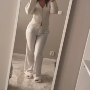 Maddie linné/kostym byxa - aldrig använda ny skick köpta från bik bok ( säljs ej längre) nypris 600