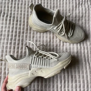 Steve madden - 37 knappt använda