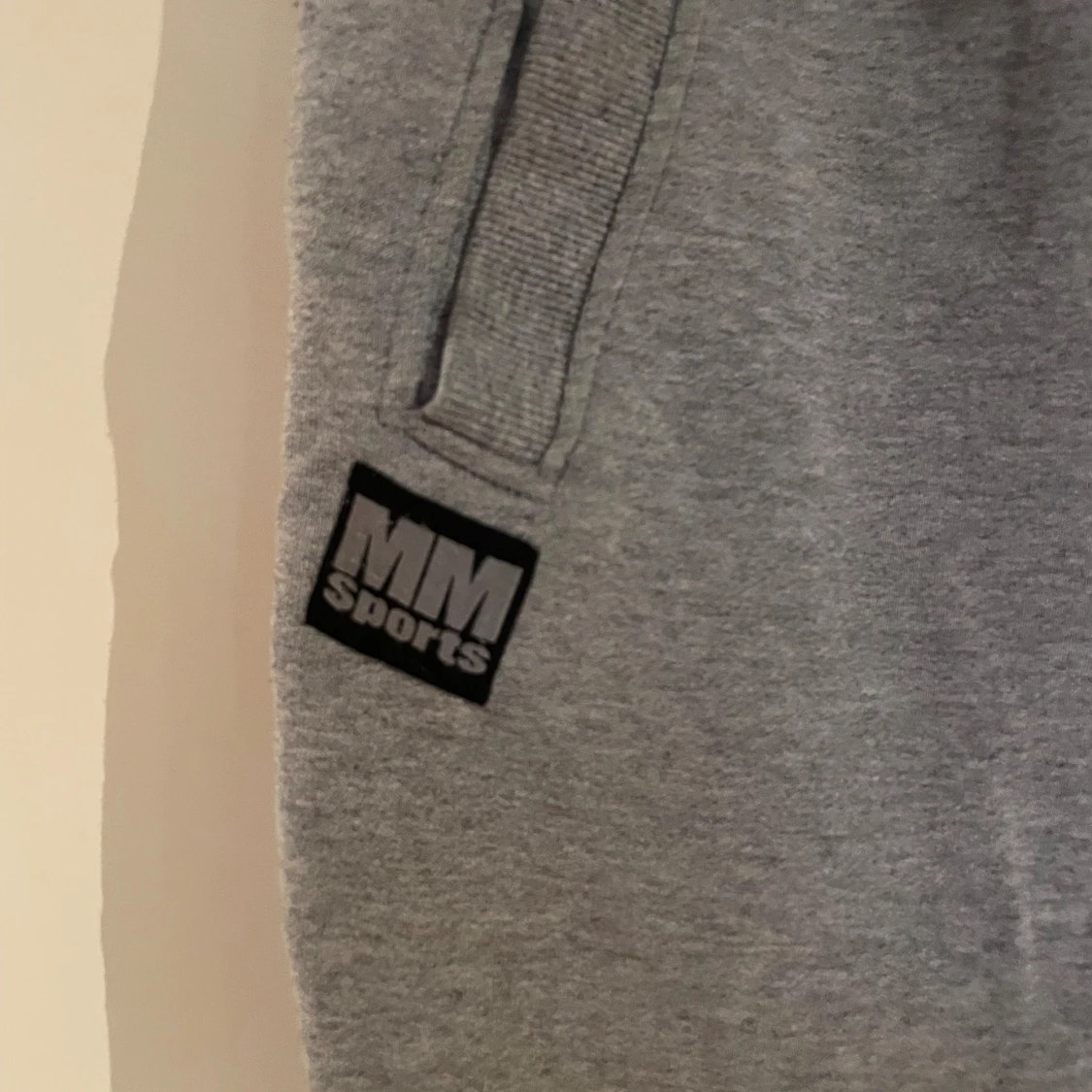 Grå mjukisbyxor från MM Sports - 4