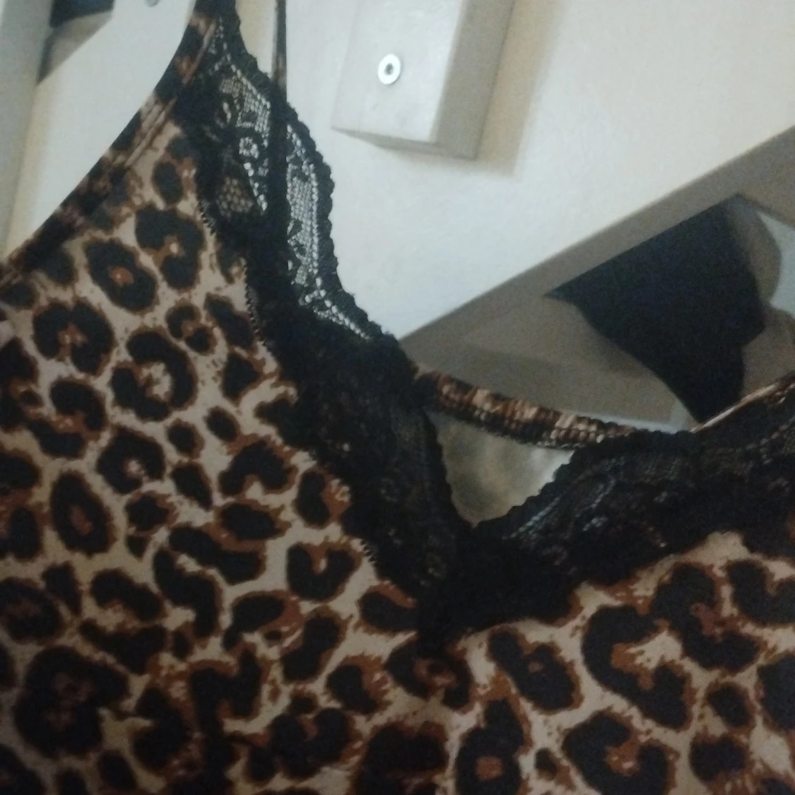 Leopardmönstrad långklänning med spets - 3